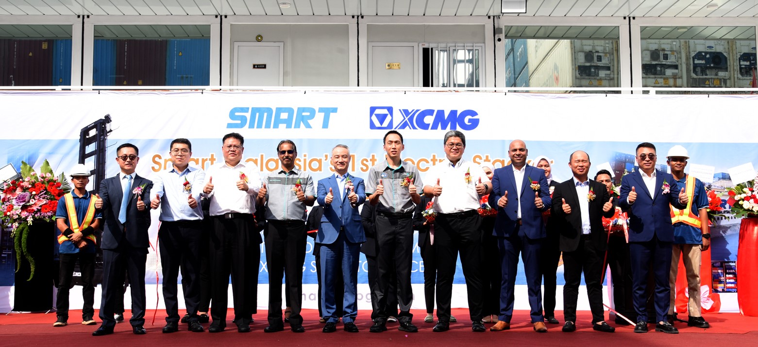 马来西亚首台电力堆高机在海丰西马堆场成功交付1.jpg